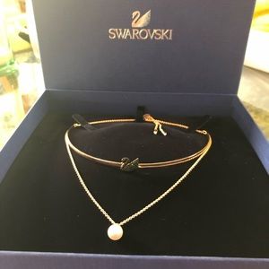 Black swan gold choker